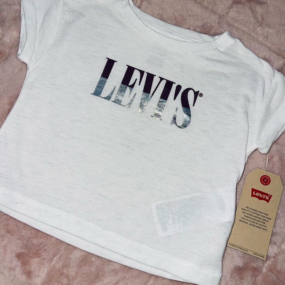 Levi’s T-shirt